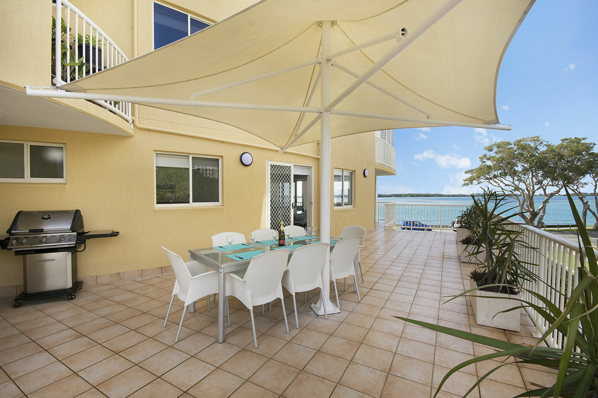 Riviere On Golden Beach Caloundra Exterior photo